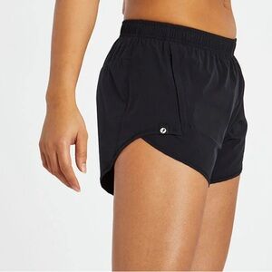 Oiselle Flyout Short in Black